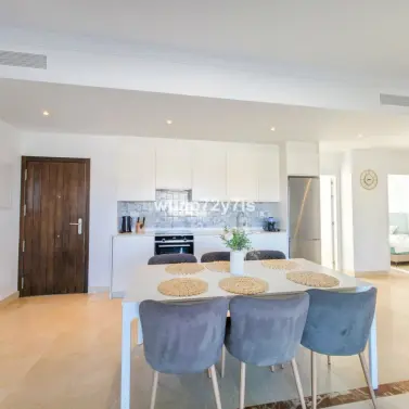 Venta de apartamento en planta media en Benahavís