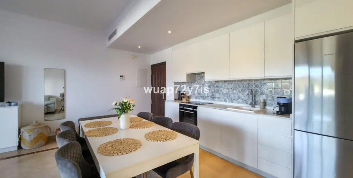 Venta de apartamento en planta media en Benahavís 5