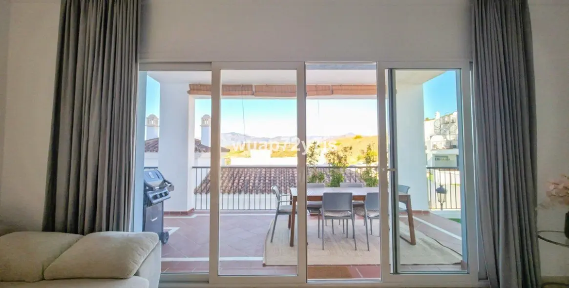 Venta de apartamento en planta media en Benahavís 6