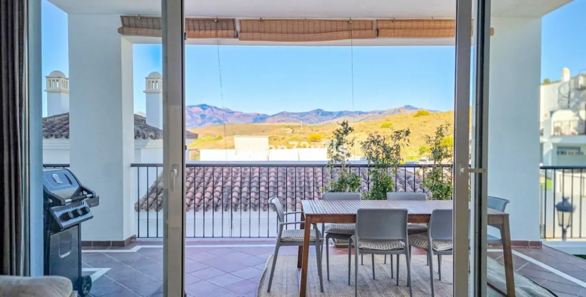 Venta de apartamento en planta media en Benahavís 7