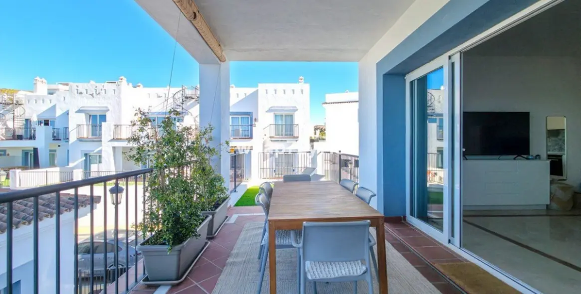 Venta de apartamento en planta media en Benahavís 8