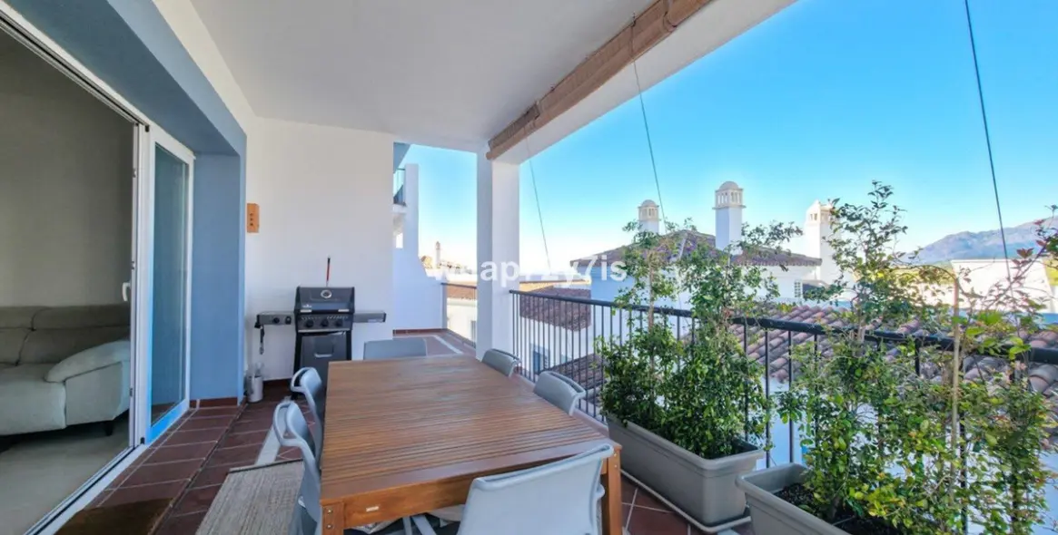 Venta de apartamento en planta media en Benahavís 10