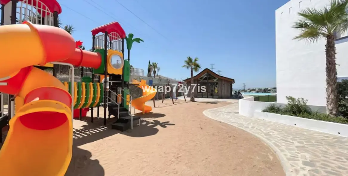 Venta de apartamento en planta media en Benahavís 22