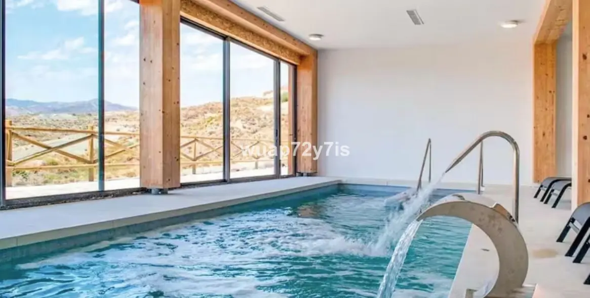 Venta de apartamento en planta media en Benahavís 23