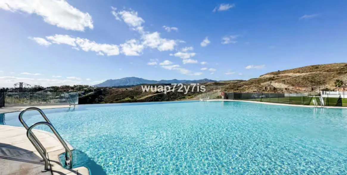 Venta de apartamento en planta media en Benahavís 25