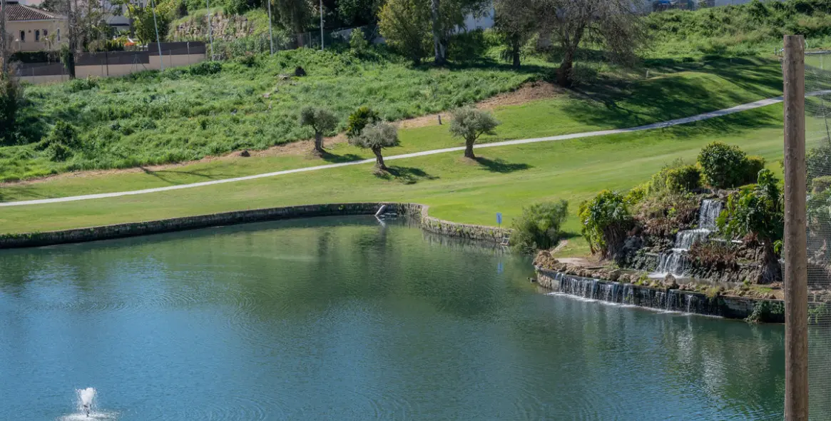 Venta de apartamento en planta media en San Pedro de Alcántara 3