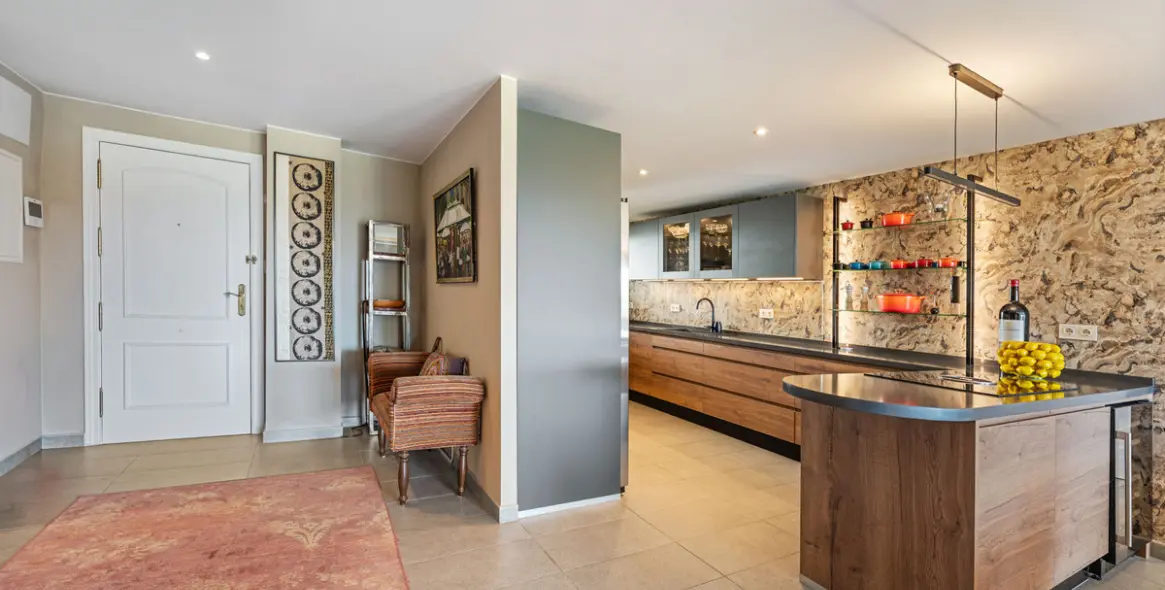 Venta de apartamento en planta media en San Pedro de Alcántara 5