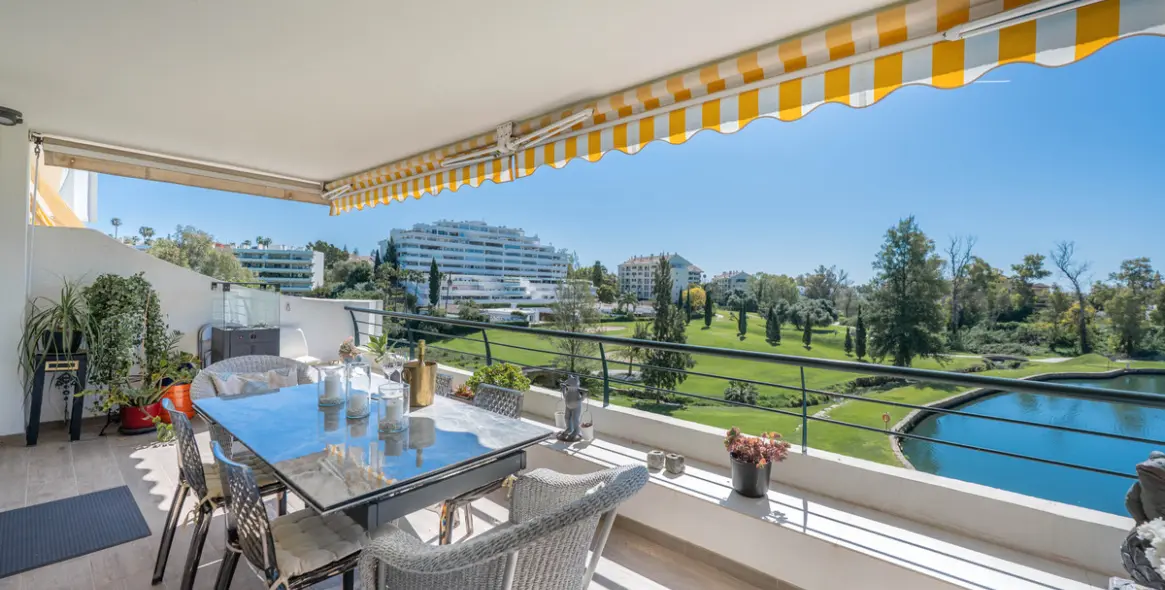 Venta de apartamento en planta media en San Pedro de Alcántara 16