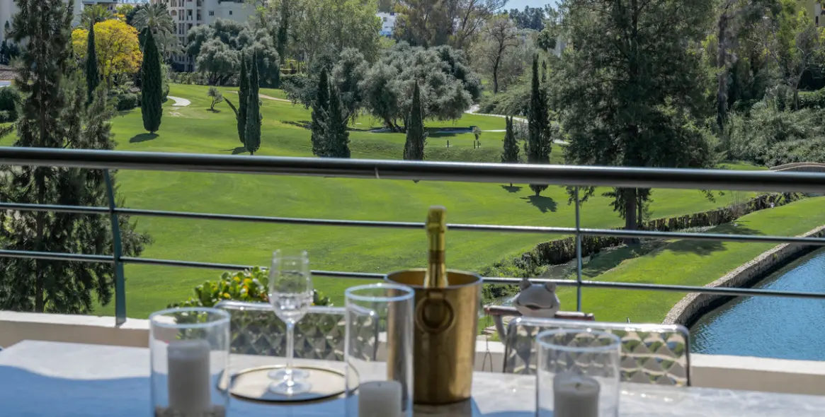 Venta de apartamento en planta media en San Pedro de Alcántara 17