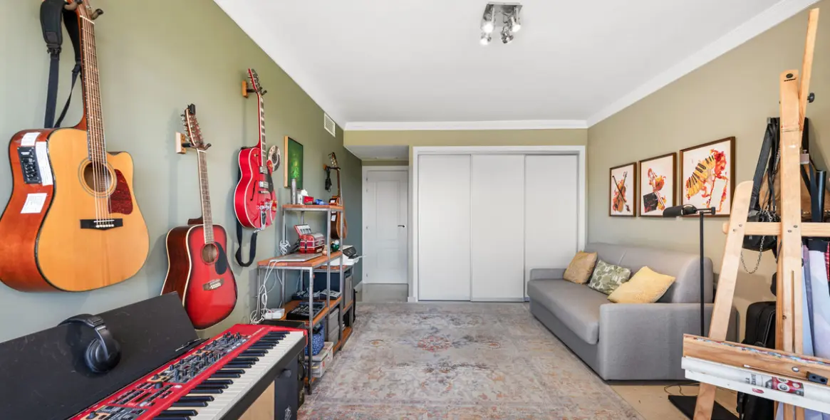 Venta de apartamento en planta media en San Pedro de Alcántara 25