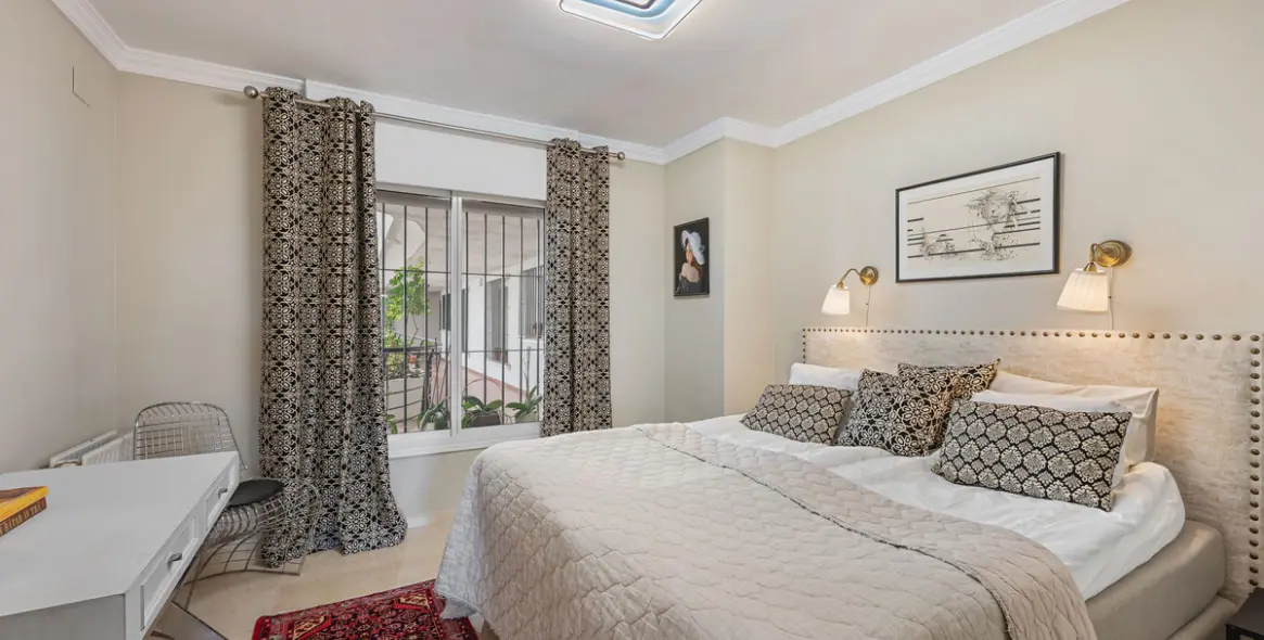 Venta de apartamento en planta media en San Pedro de Alcántara 33