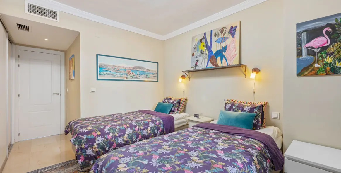 Venta de apartamento en planta media en San Pedro de Alcántara 40