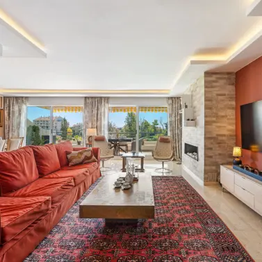 Venta de apartamento en planta media en Guadalmina Alta