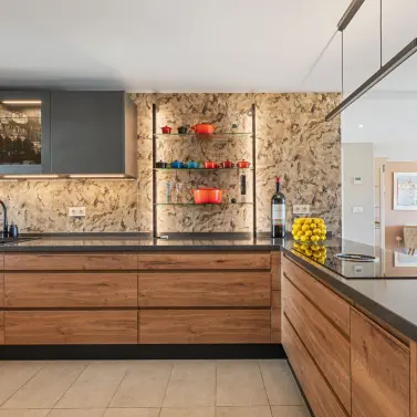 Venta de apartamento en planta media en Guadalmina Alta