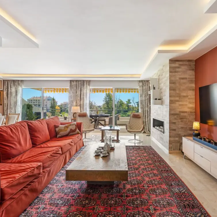 Venta de apartamento en planta media en Guadalmina Alta