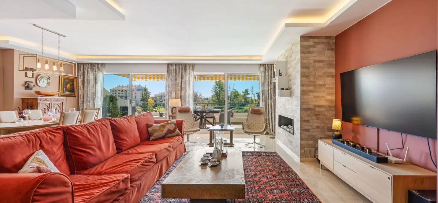 Venta de apartamento en planta media en Guadalmina Alta 1