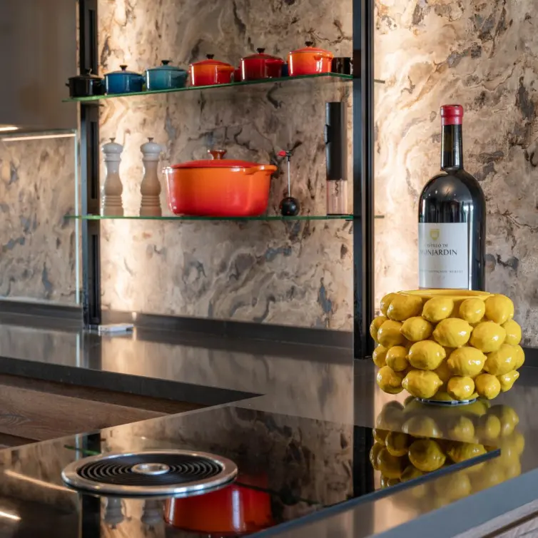 Venta de apartamento en planta media en Guadalmina Alta