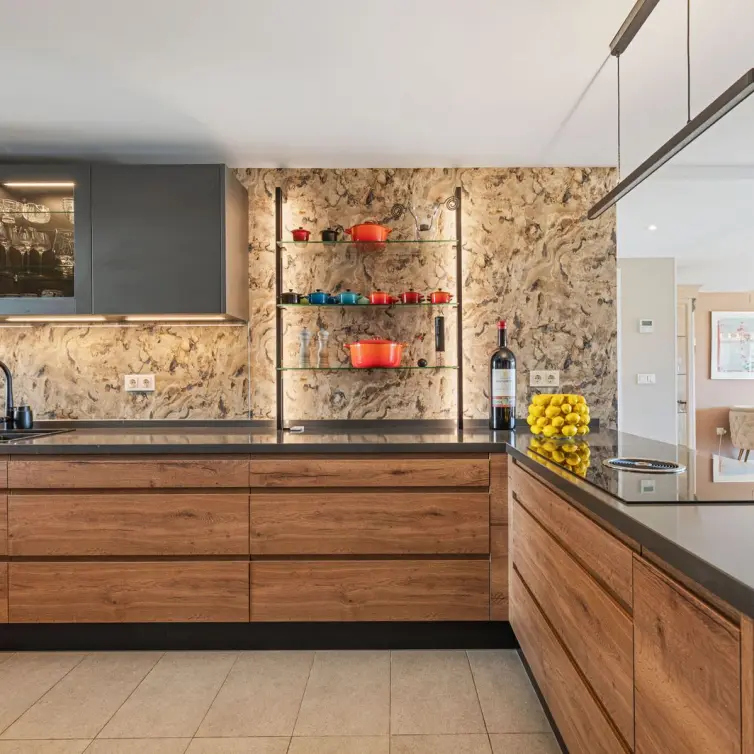 Venta de apartamento en planta media en Guadalmina Alta