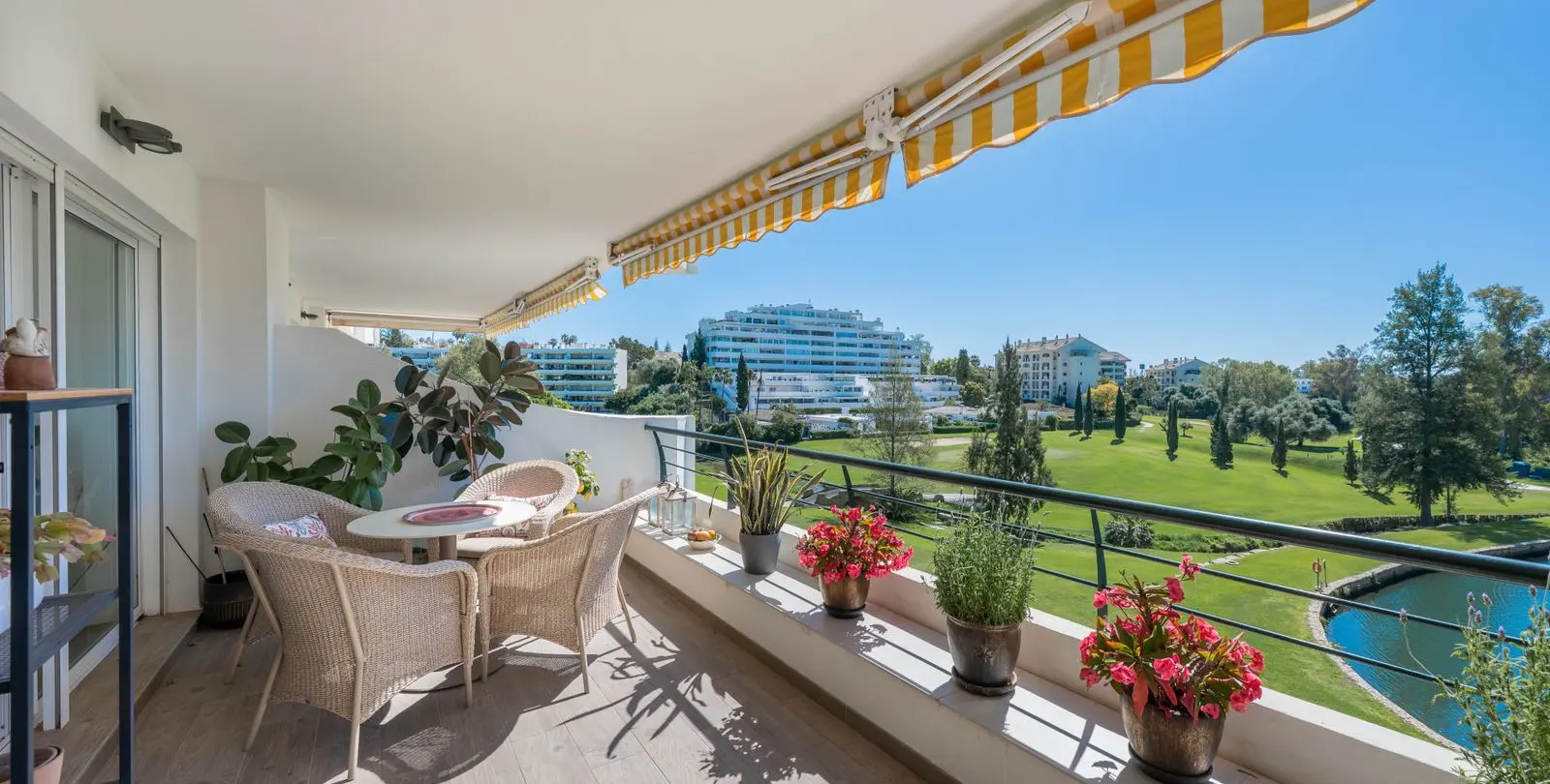 Sale of middle floor apartment in Guadalmina Alta 31