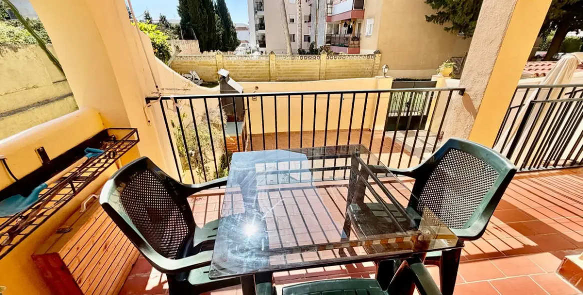 Venta de apartamento en planta media en Torremolinos 2
