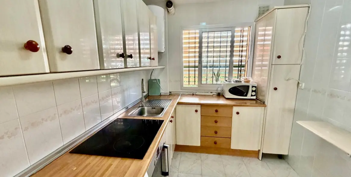 Venta de apartamento en planta media en Torremolinos 12