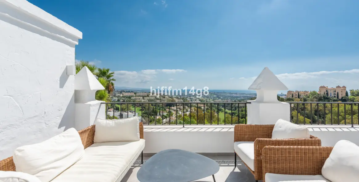 Venta de ático dúplex en Benahavís 1