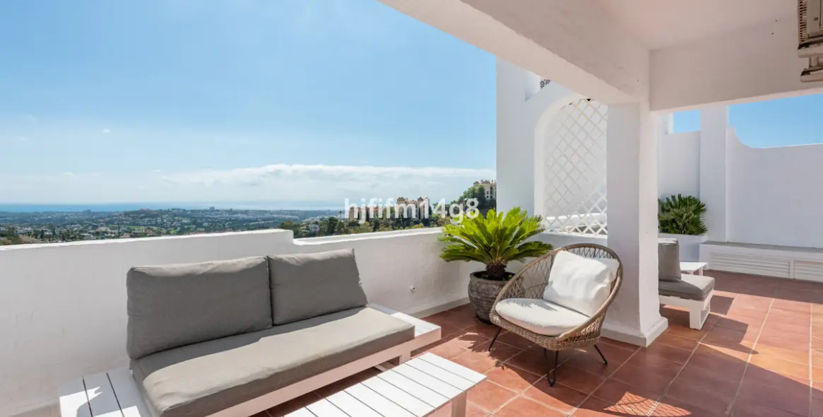 Venta de ático dúplex en Benahavís 3
