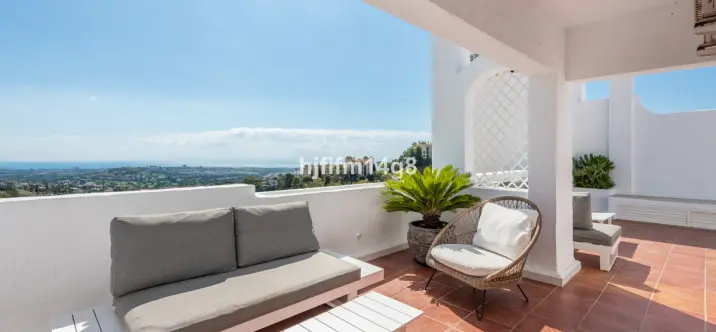 Venta de ático dúplex en Benahavís 2