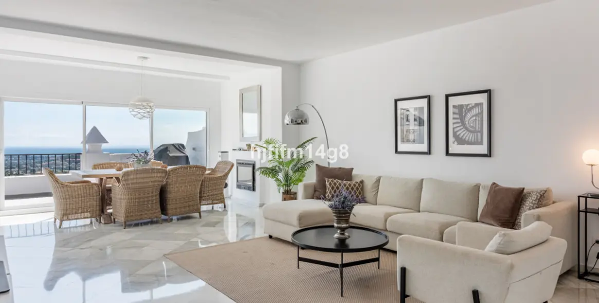 Venta de ático dúplex en Benahavís 4