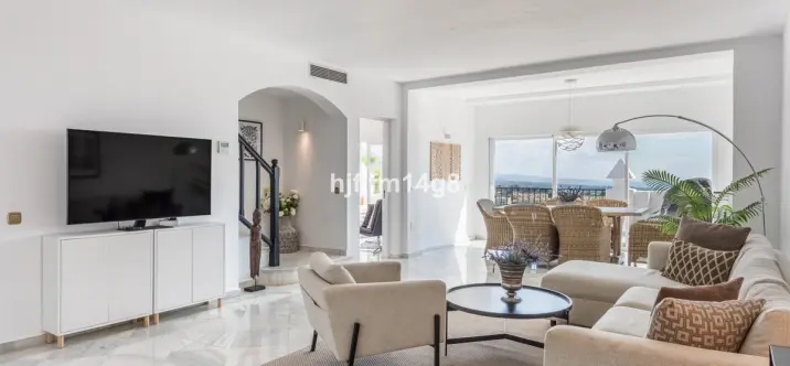 Venta de ático dúplex en Benahavís 4