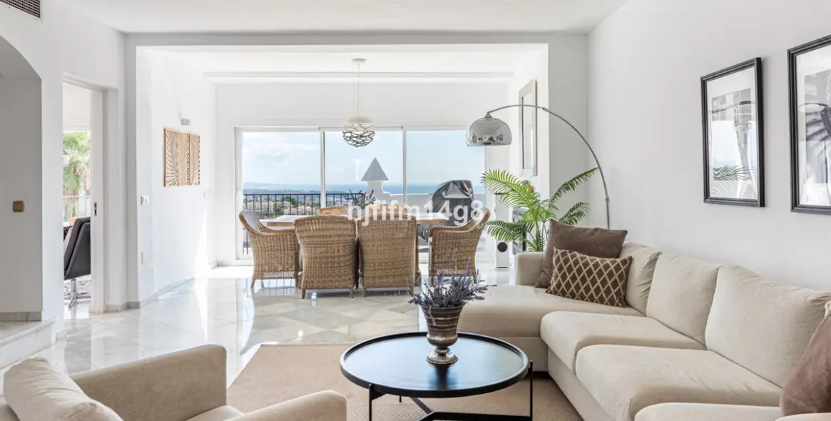 Venta de ático dúplex en Benahavís 6