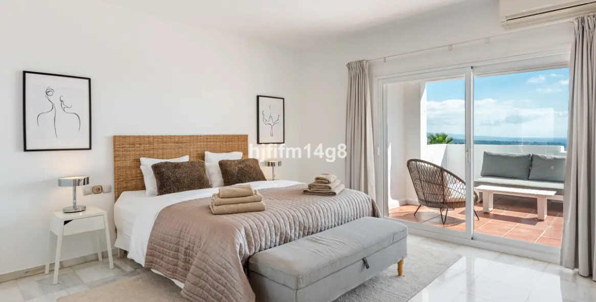 Venta de ático dúplex en Benahavís 11