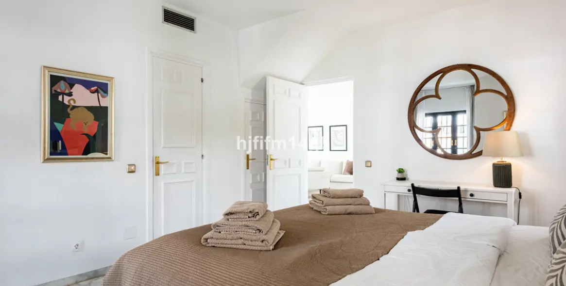 Venta de ático dúplex en Benahavís 15