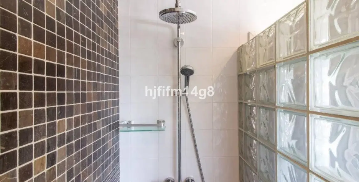 Venta de ático dúplex en Benahavís 19