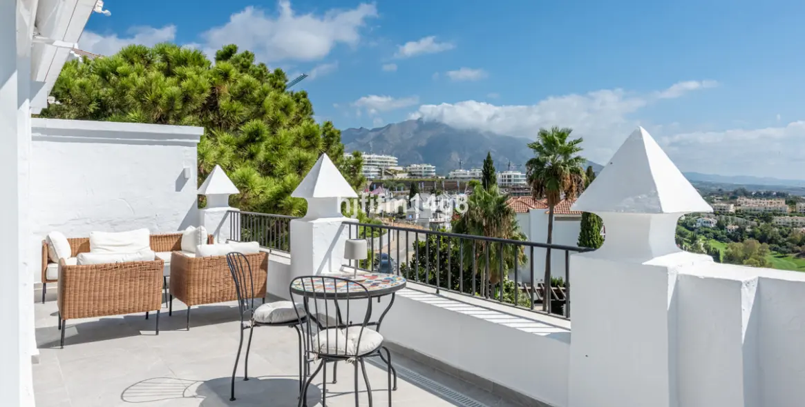 Venta de ático dúplex en Benahavís 23