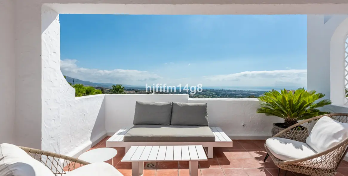 Venta de ático dúplex en Benahavís 24