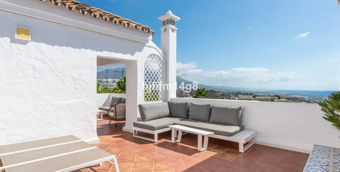 Venta de ático dúplex en Benahavís 25