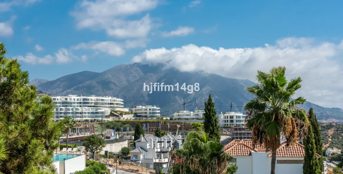 Venta de ático dúplex en Benahavís 26