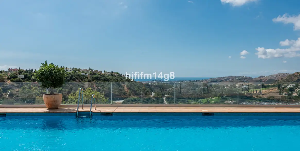 Venta de ático dúplex en Benahavís 28