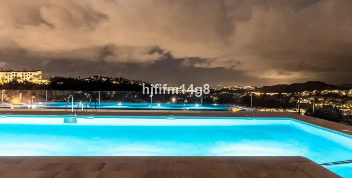 Venta de ático dúplex en Benahavís 30