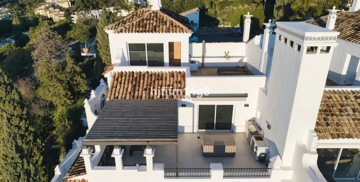 Venta de ático dúplex en Benahavís 32