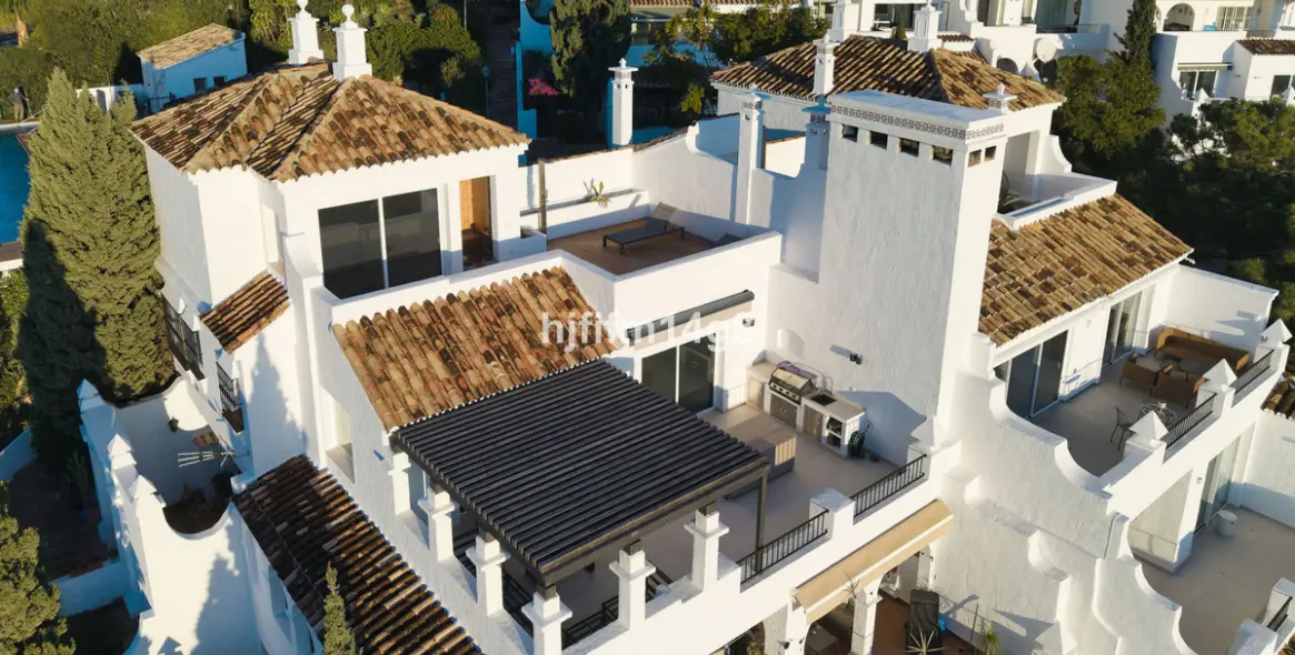 Venta de ático dúplex en Benahavís 33