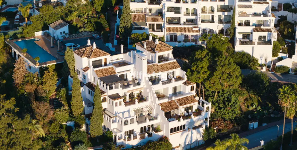 Venta de ático dúplex en Benahavís 34