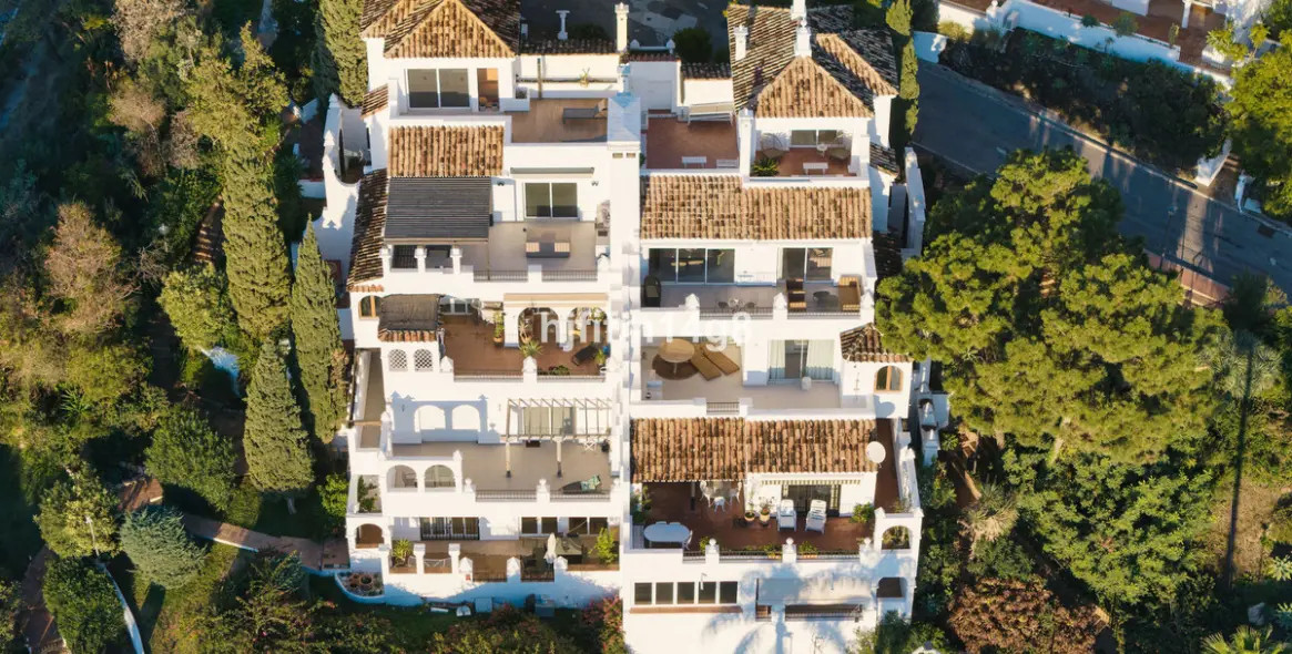 Venta de ático dúplex en Benahavís 35