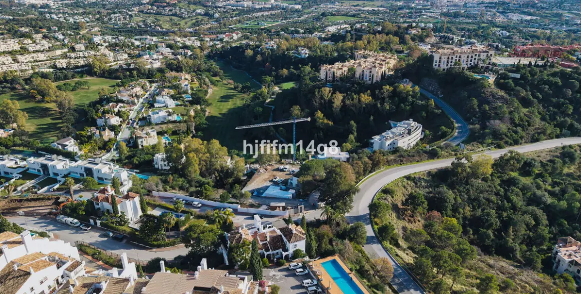 Venta de ático dúplex en Benahavís 37