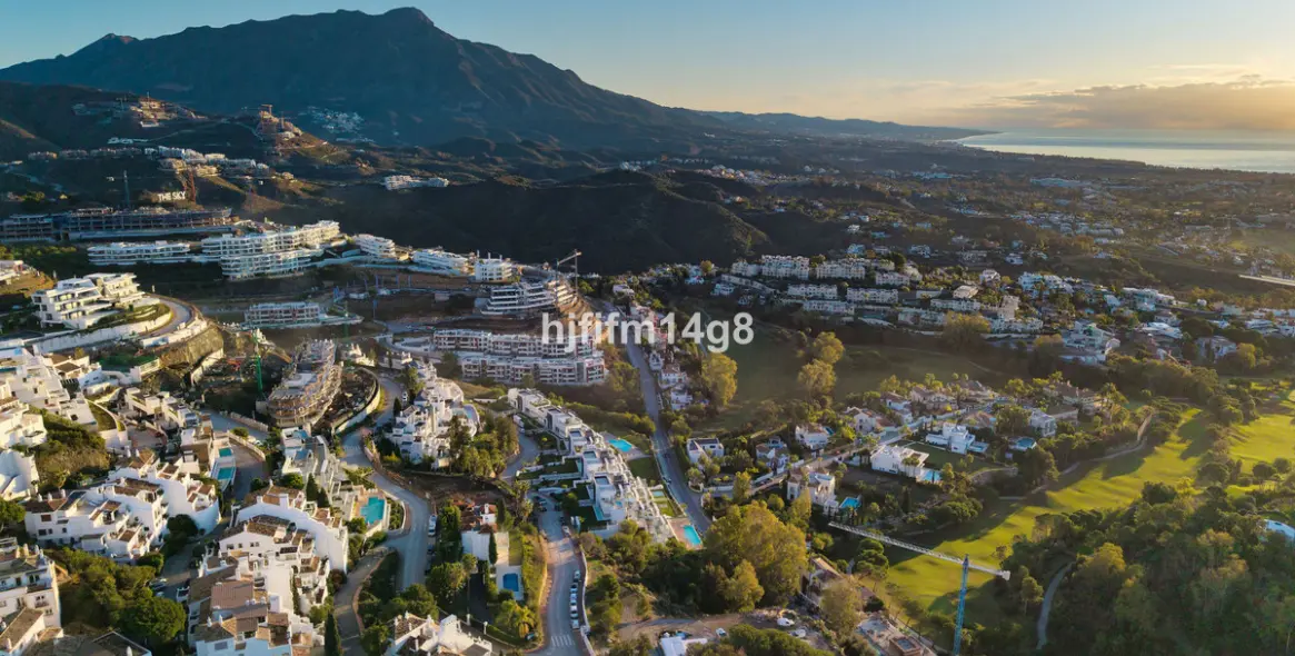 Venta de ático dúplex en Benahavís 38