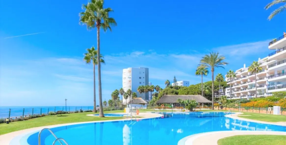 Sale of ground floor apartment in Calahonda 1