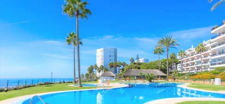 Sale of ground floor apartment in Calahonda 0