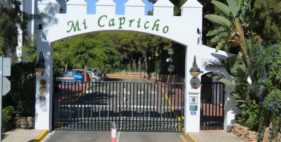 Sale of ground floor apartment in Calahonda 2