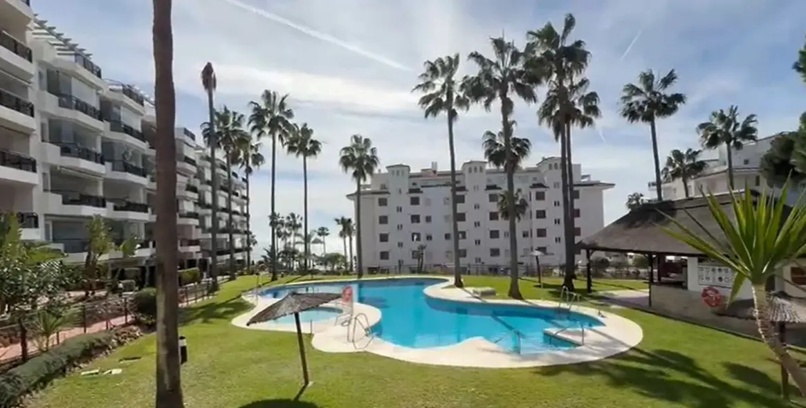 Sale of ground floor apartment in Calahonda 7